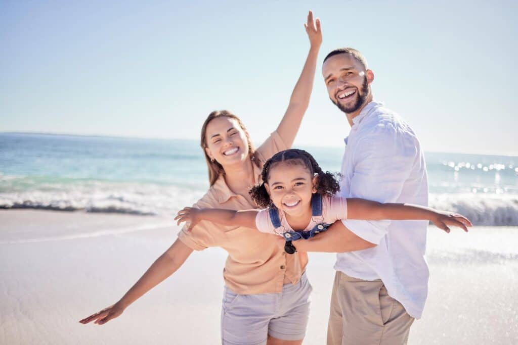 A family enjoys the best beach hotels in Cancun.