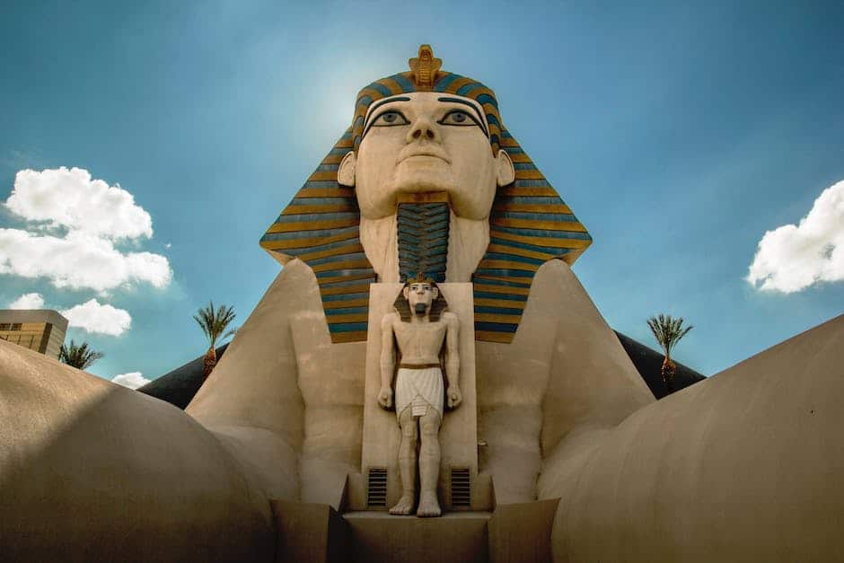 A large statue of an egyptian pharaoh.